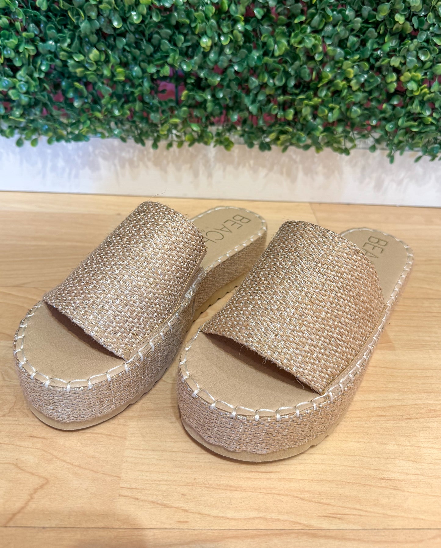 Del Mar Gold Speckle